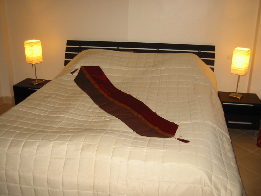 Ett sovrum / One bedroom